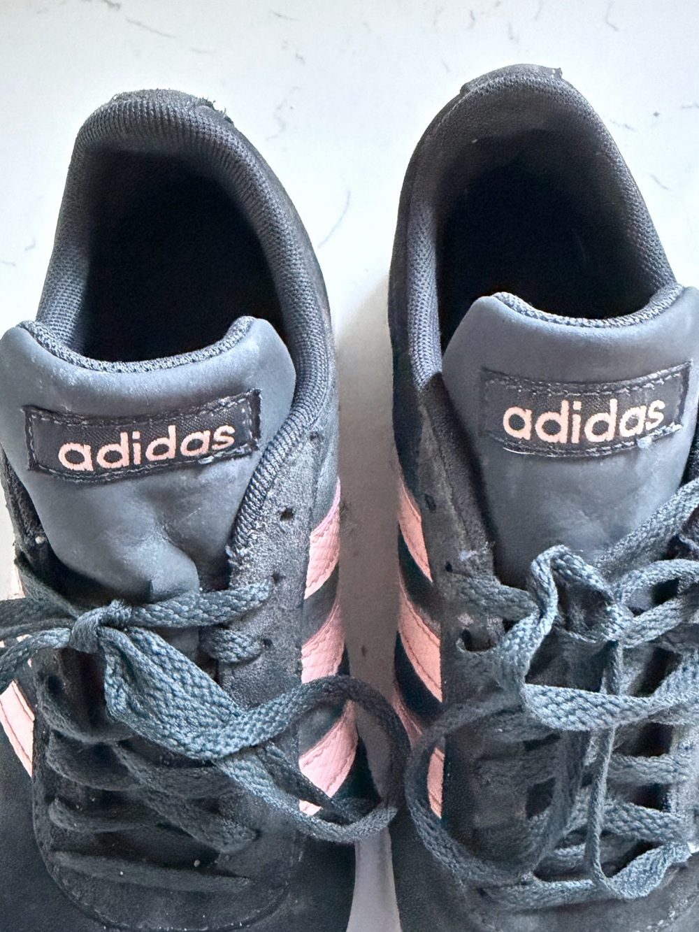 Adidas Women’s suedeSneakers with Pink Stripes Sz 7 - Picture 5 of 9